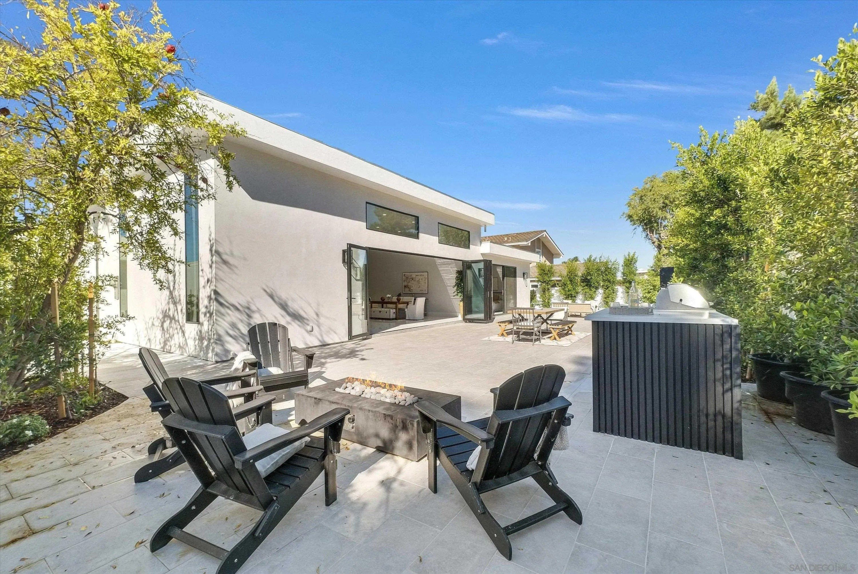 18802 Saginaw Dr. Irvine, CA 92603