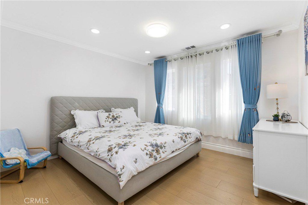 98 Winslow. Irvine, CA 92620