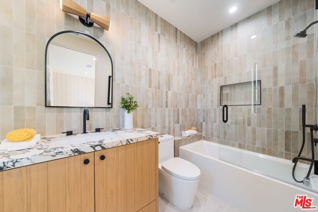 11500 Kingsland St. Los Angeles, CA 90066