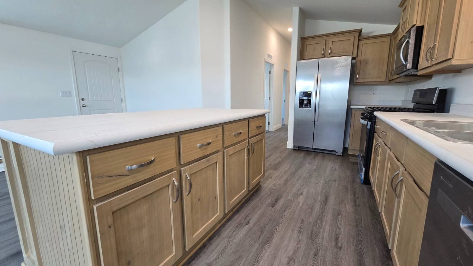 1045 N Azusa Ave Spc 63. Covina, CA 91722