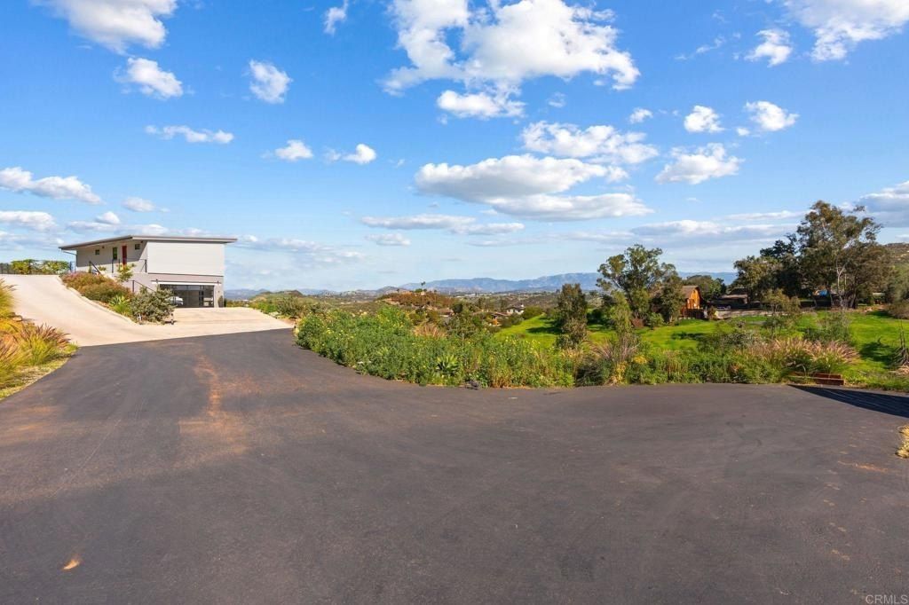 Kellyn Lane. Vista, CA 92084