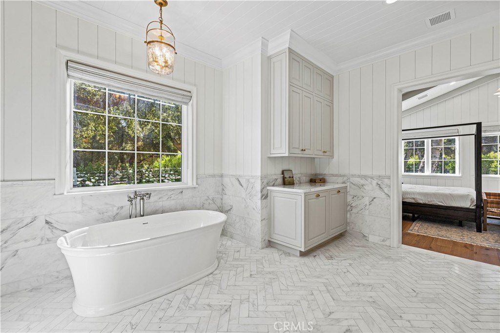 16400 Alamo Canyon. Canyon Country, CA 91387