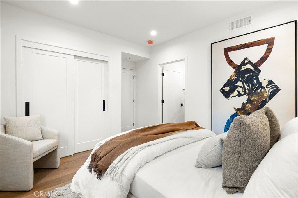 955 Everett Street. Los Angeles, CA 90026