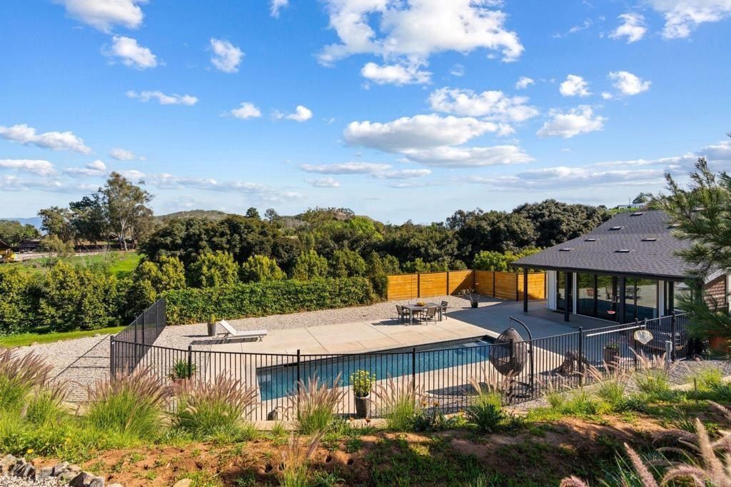 6937 Kellyn Lane. Vista, CA 92084