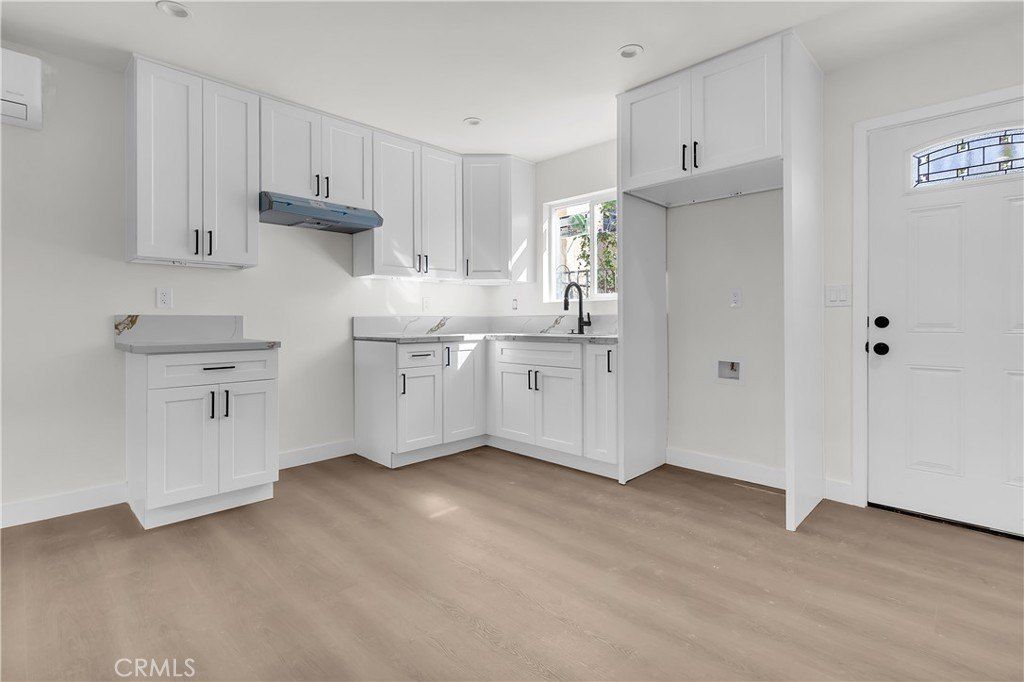 3918 W 28Th. Los Angeles, CA 90018