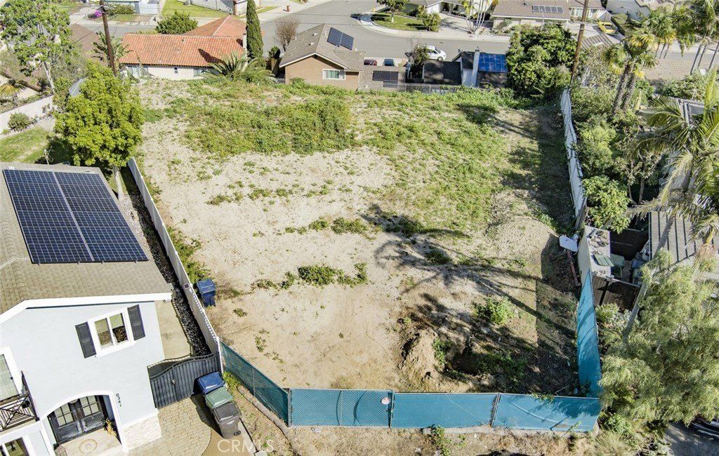 8351 Laura. Huntington Beach, CA 92646