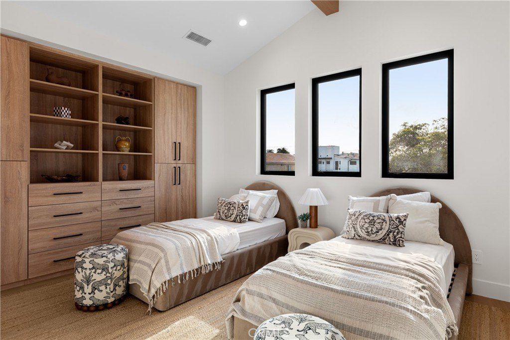 3910 Mclaughlin Avenue. Los Angeles, CA 90066