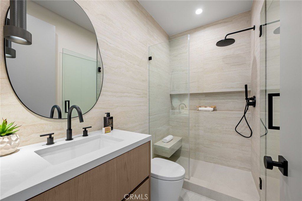 16728 Morrison Street. Encino, CA 91436