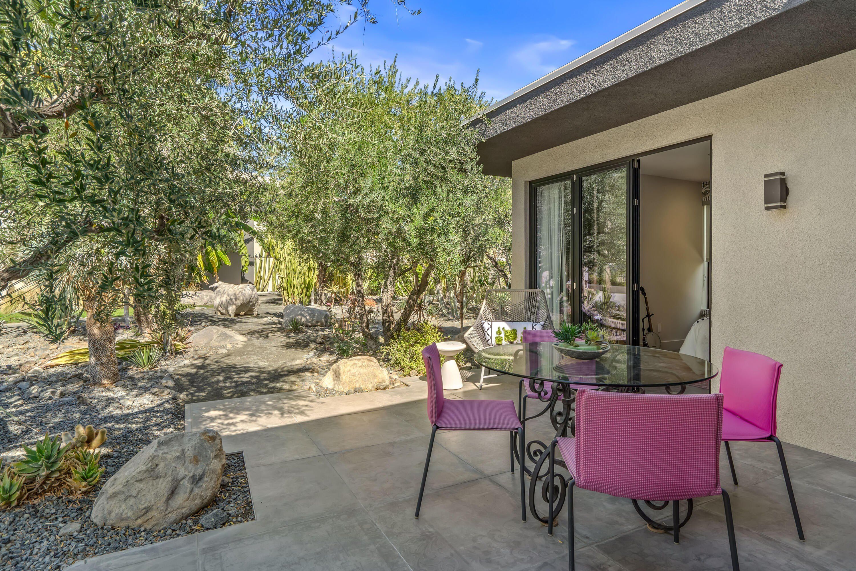 427 N Avenida Caballeros. Palm Springs, CA 92262