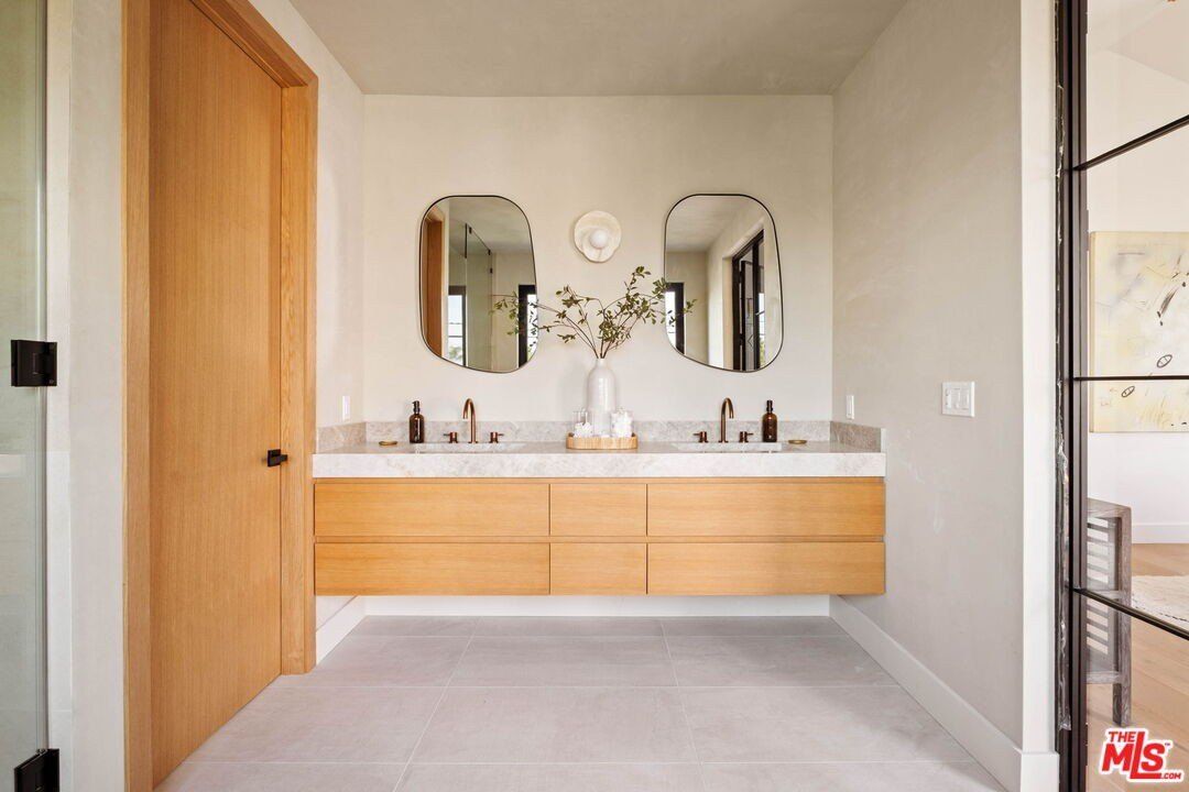 4066 Lyceum Ave. Los Angeles, CA 90066