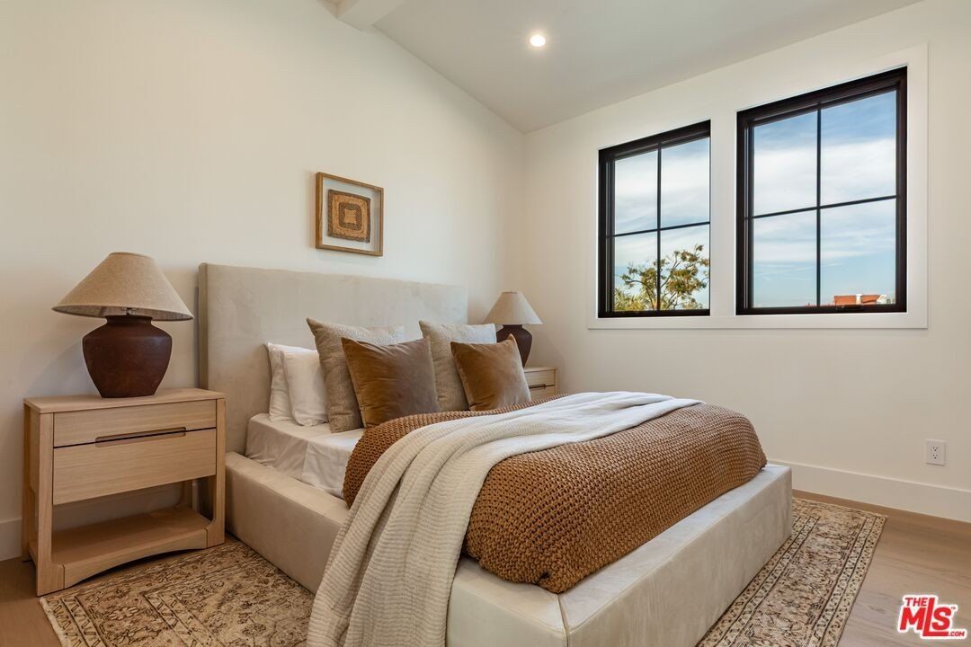 7419 Alverstone Ave. Los Angeles, CA 90045