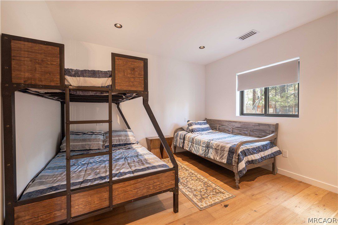 259 Victoria. Sugarloaf, CA 92386