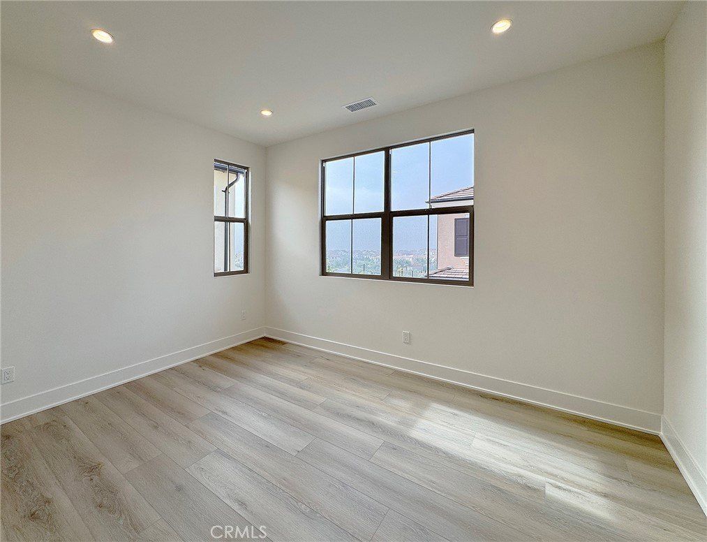 120 Awning. Irvine, CA 92618