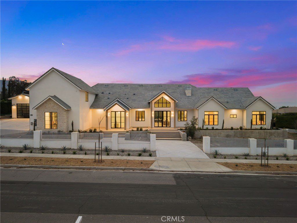 3100 Garretson Avenue. Corona, CA 92881