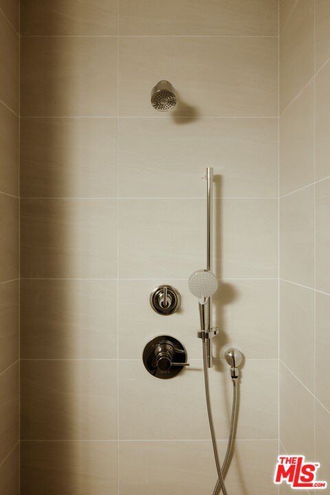 2919 Waverly Dr Unit 106. Los Angeles, CA 90039