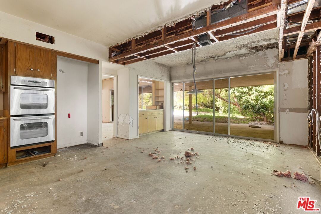 12637 Homewood Way. Los Angeles, CA 90049