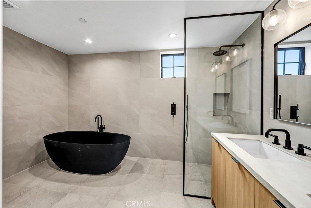 10352 Riverside Drive. Toluca Lake, CA 91602