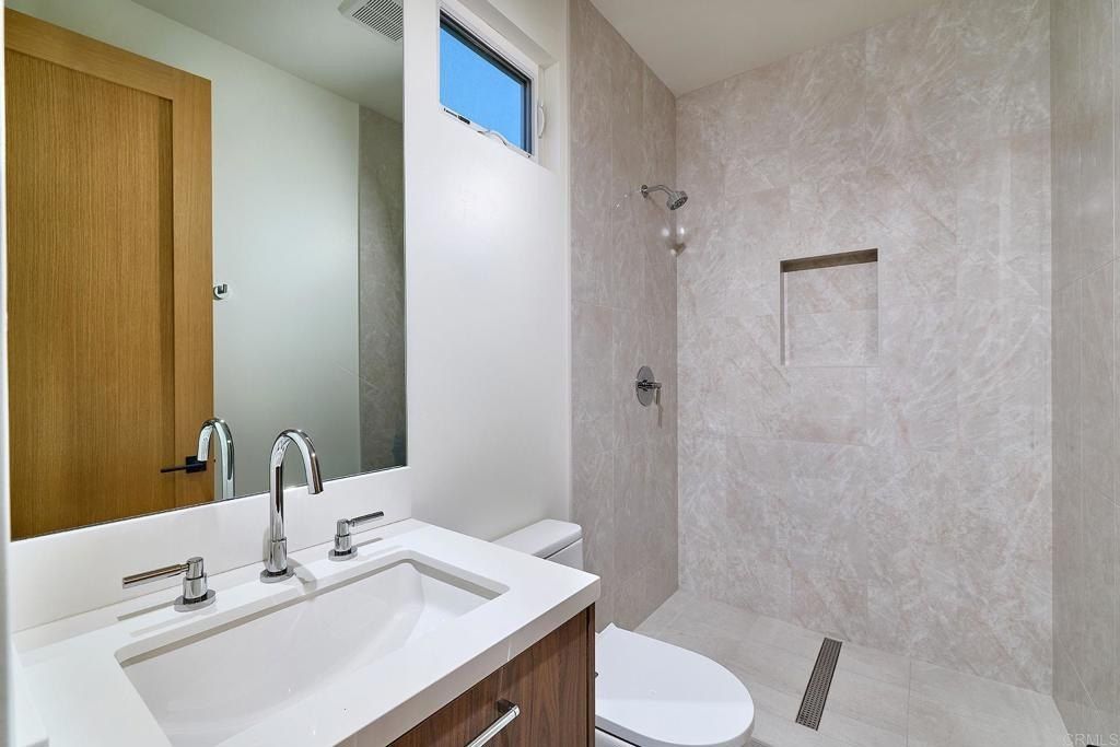 3905 Haines. San Diego, CA 92109