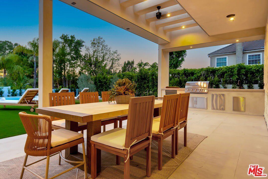 5411 Vanalden Ave. Tarzana, CA 91356