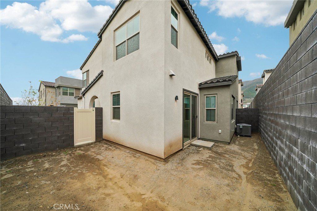 15909 Blue Copper Way. Fontana, CA 92336