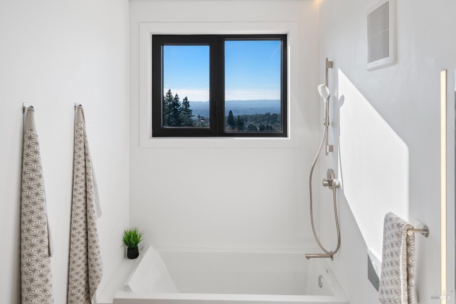 17940 Escalon Drive. Sonoma, CA 95476