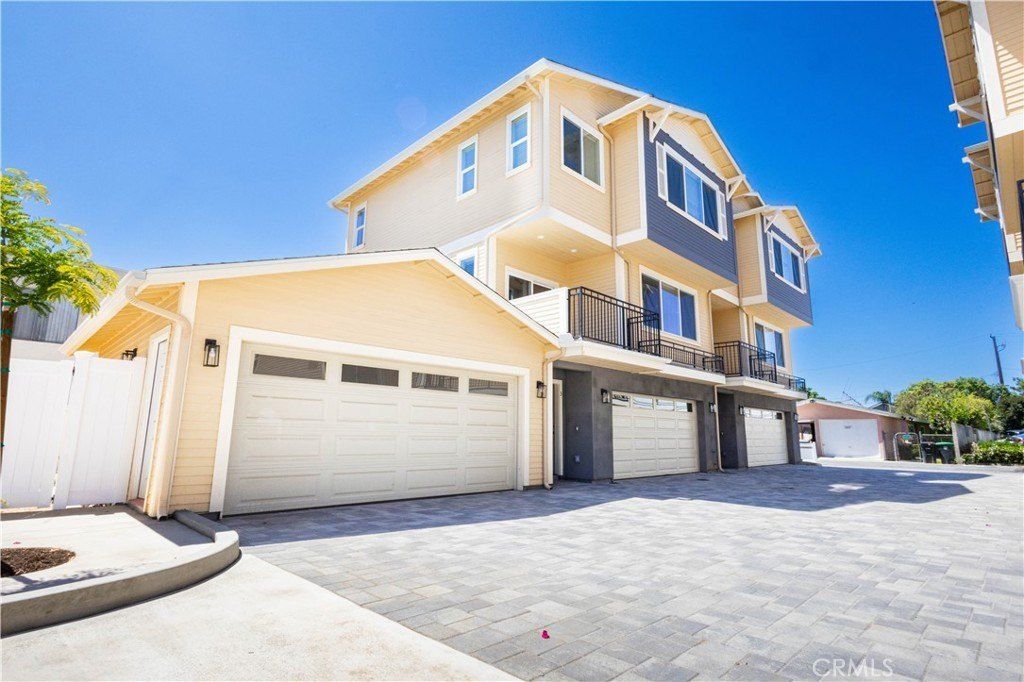 1042 San Juan Street. Tustin, CA 92780