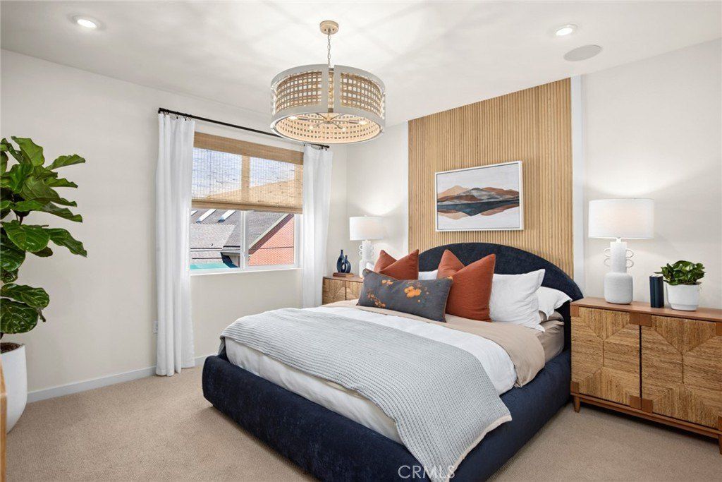 7022 Solara Way. Westminster, CA 92683