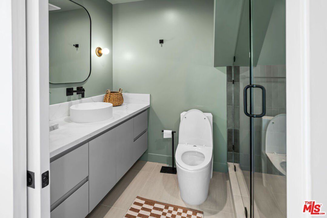 4683 Glenalbyn Dr. Los Angeles, CA 90065