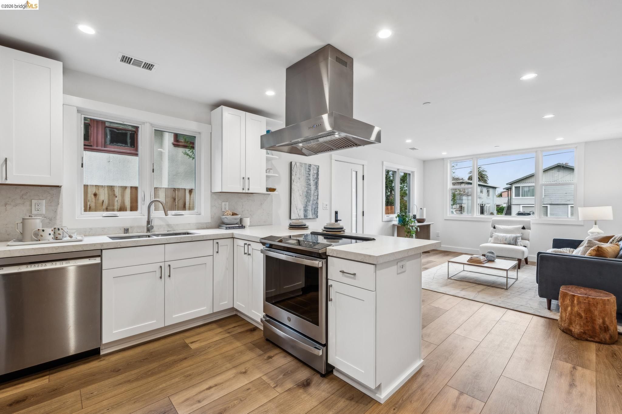 667 Alcatraz Ave. Oakland, CA 94609