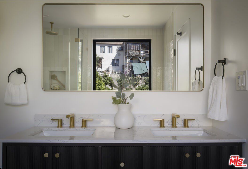 5240 Barker Dr. Los Angeles, CA 90042