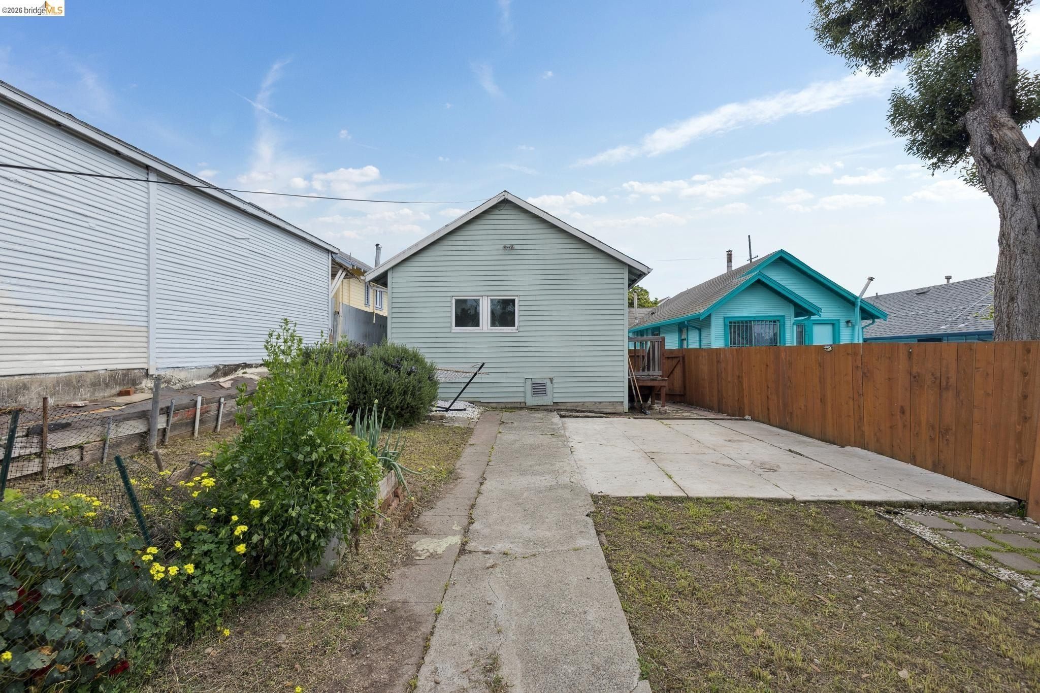 1983 38Th Ave. Oakland, CA 94601