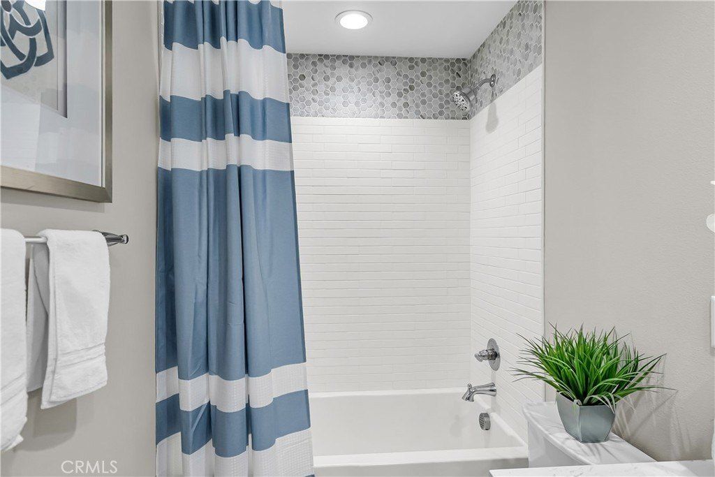 6589 Grotto Lane. Fontana, CA 92336