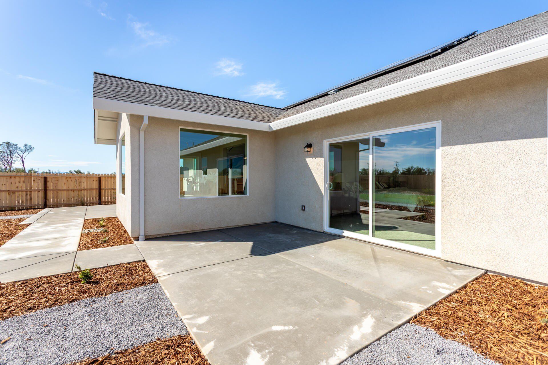 2635 Lawn Lane. Redding, CA 96002