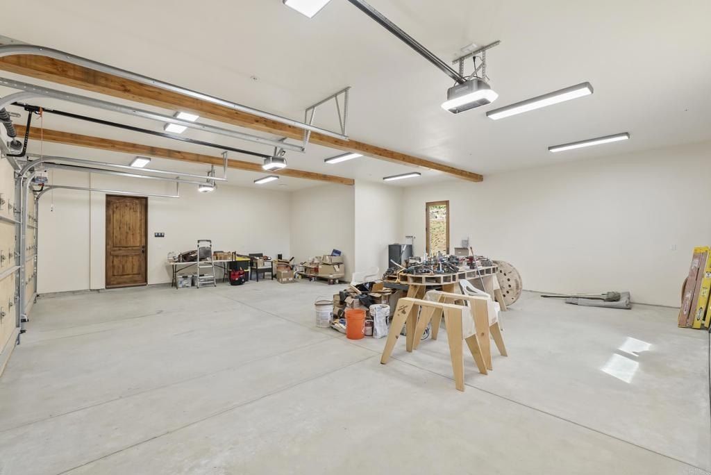 2525 Date Palm Court. Vista, CA 92084