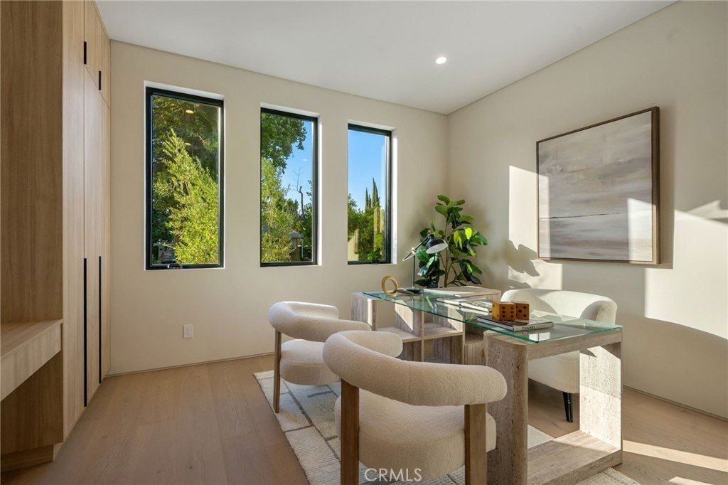 16728 Morrison Street. Encino, CA 91436