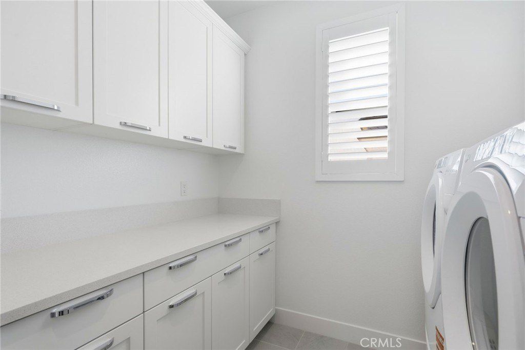 22801 Seaqua Circle. Chatsworth, CA 91311