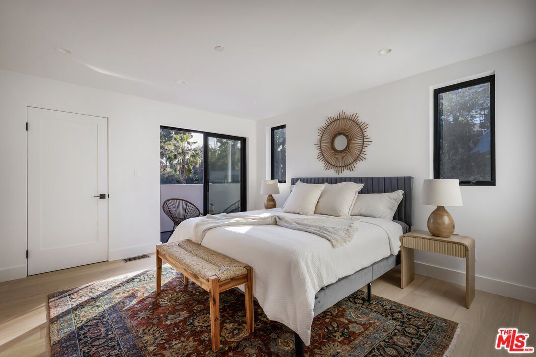 5240 Barker Dr. Los Angeles, CA 90042