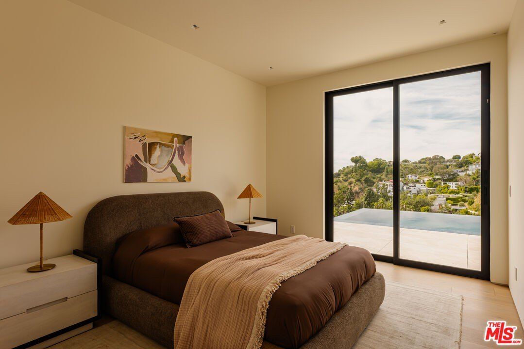 1511 Skylark Ln. Los Angeles, CA 90069