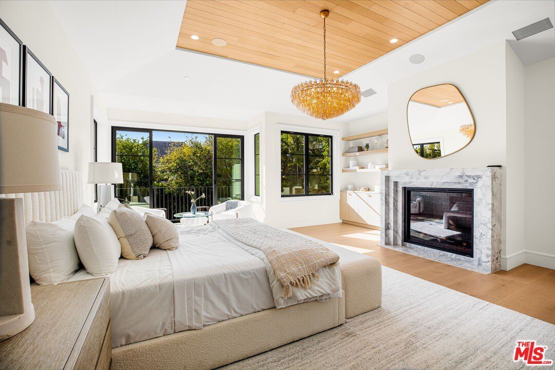 415 N Cliffwood Ave. Los Angeles, CA 90049