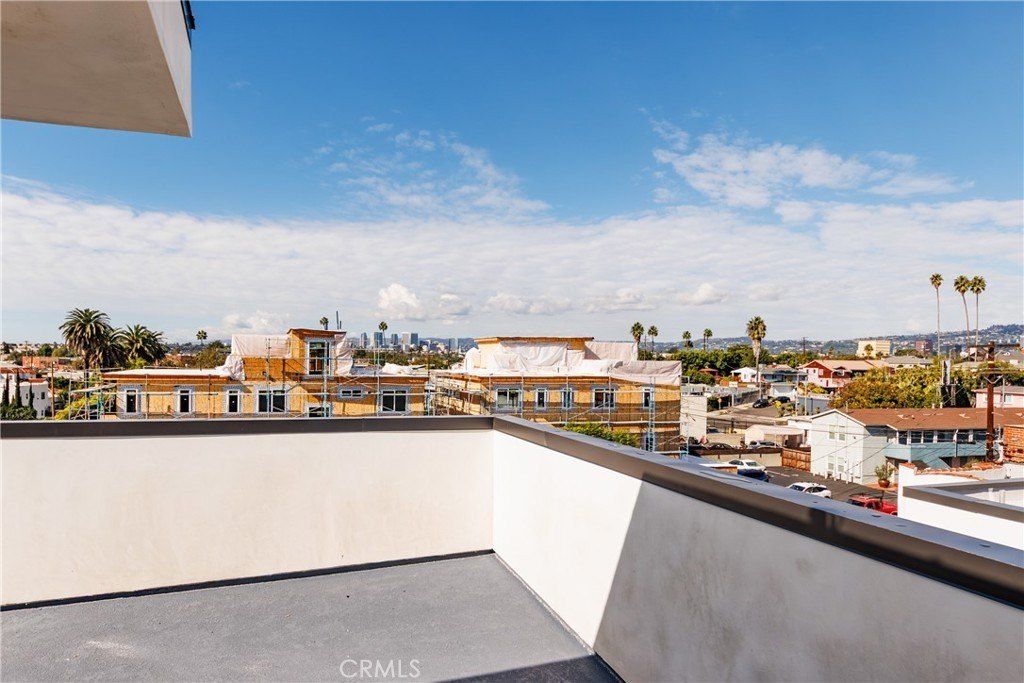 5209 W 20Th. Los Angeles, CA 90016