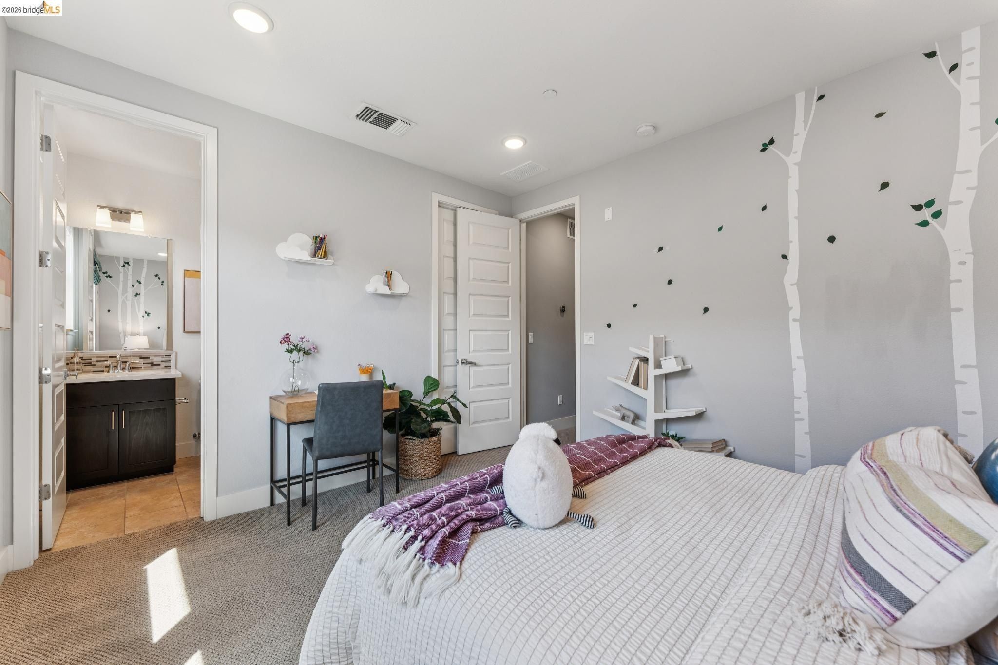 489 Diller Street. Alameda, CA 94501