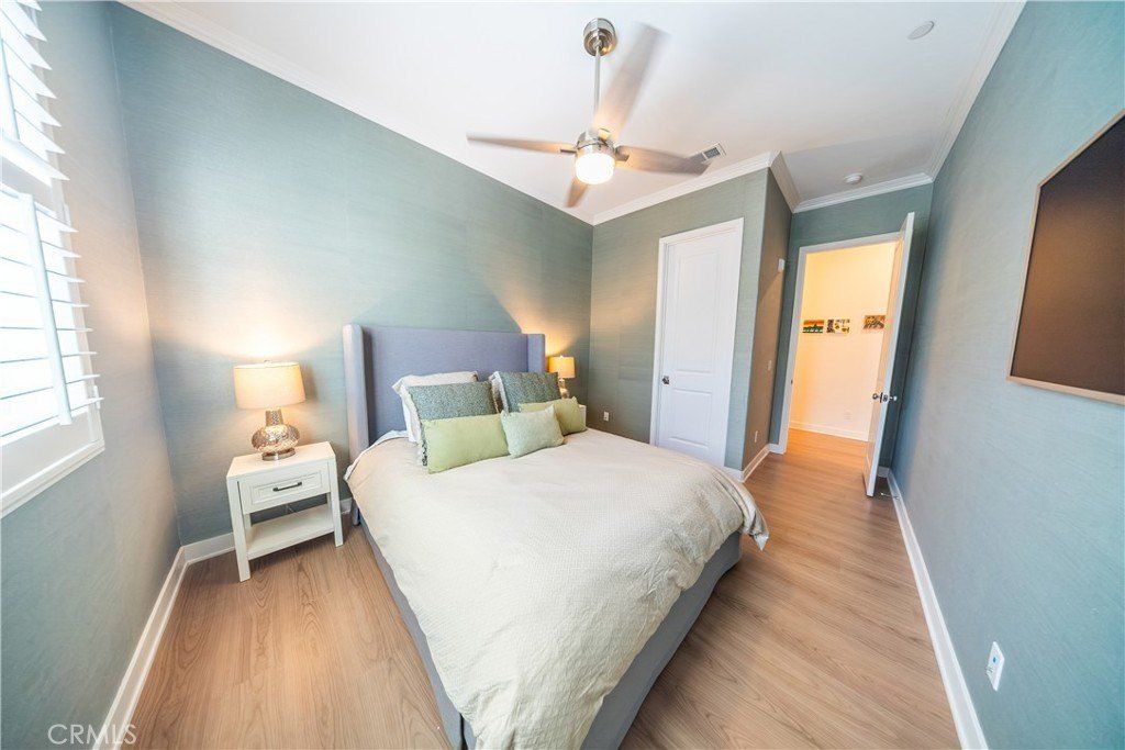 151 Sash. Irvine, CA 92618