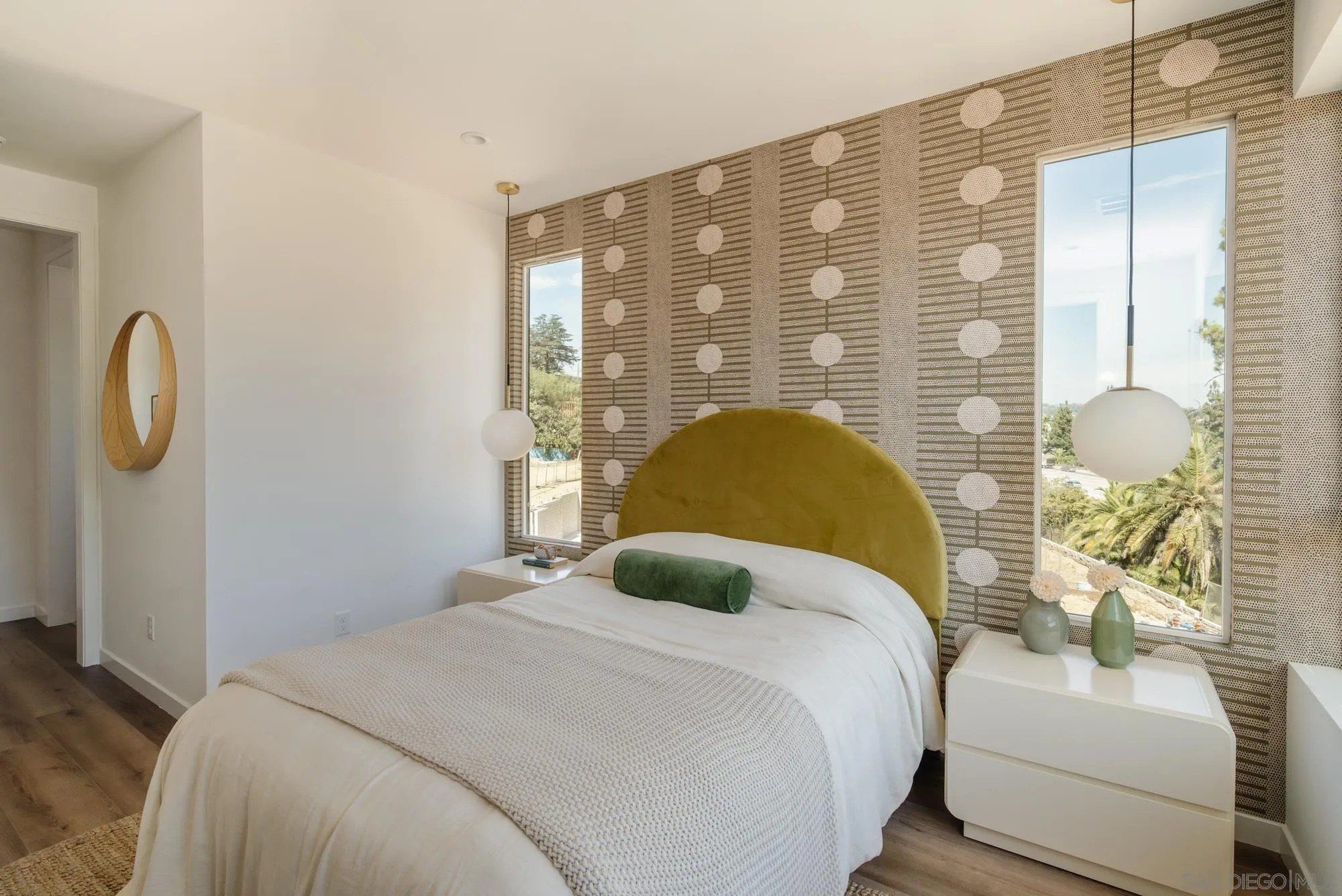 3852 N Emery Wy. Los Angeles, CA 90065