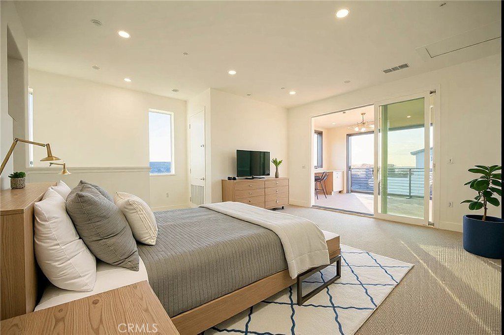 241 Proctor. Irvine, CA 92618