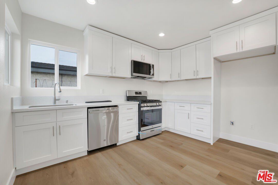 529 W 90Th St. Los Angeles, CA 90044