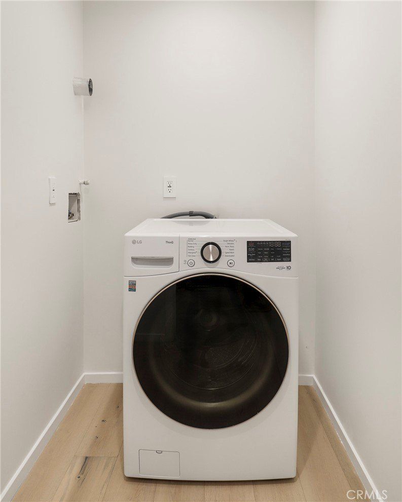 2309 Cove Avenue. Los Angeles, CA 90039