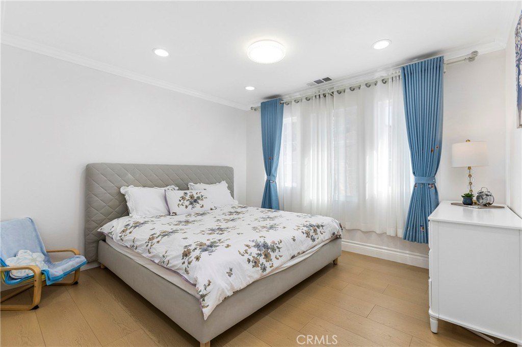 98 Winslow. Irvine, CA 92620