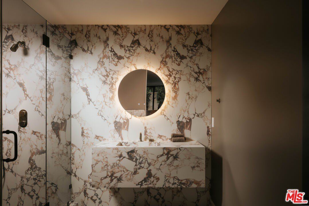 15834 High Knoll Rd. Encino, CA 91436