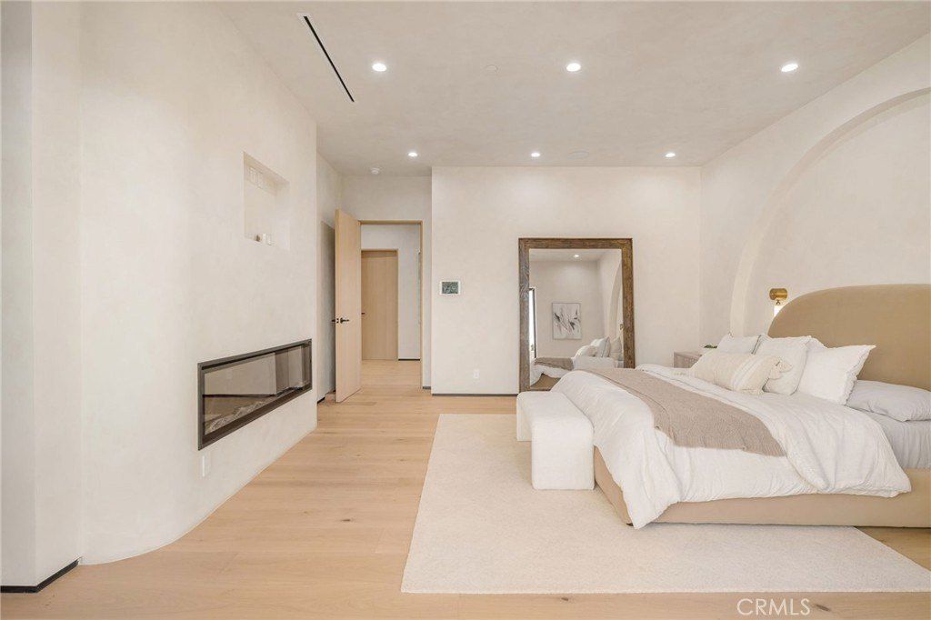 15447 Huston. Sherman Oaks, CA 91403