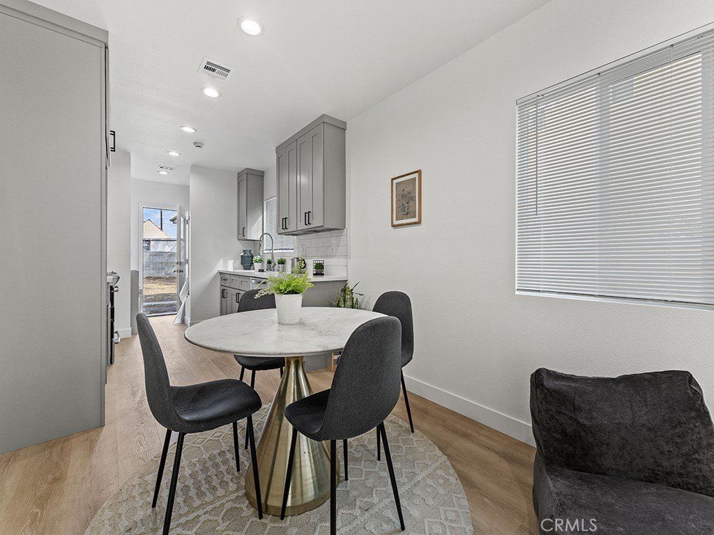 1411 W 7Th Street. Santa Ana, CA 92703